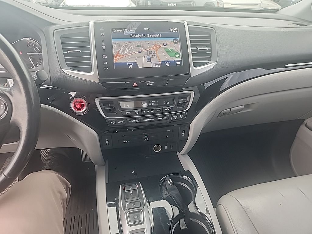 Used 2017  Honda Touring image 24