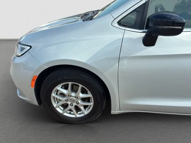 Used 2024 Silver Mist Chrysler Touring L image 23