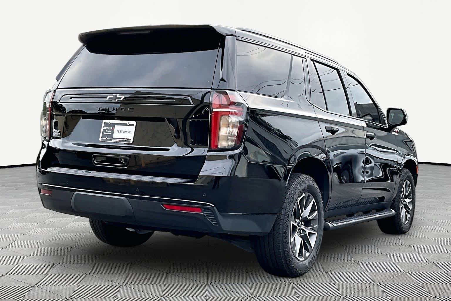 Used 2023 Black Chevrolet Z71 image 25
