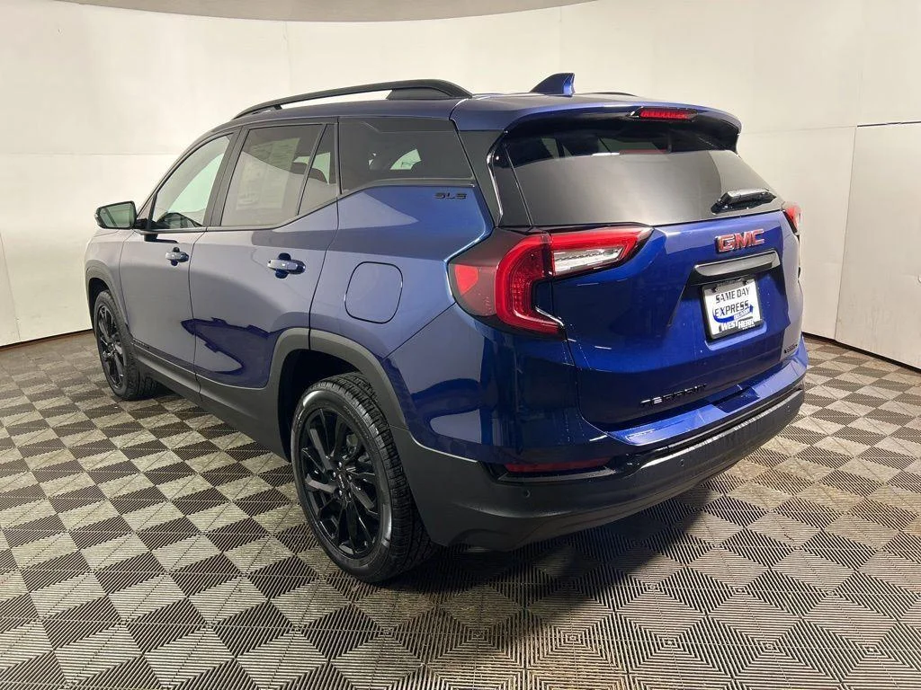 Used 2023 Marine Metallic GMC SLE image 10