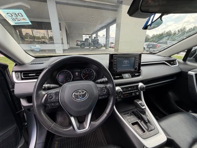 Used 2020 Silver Sky Metallic Toyota XLE Premium image 10