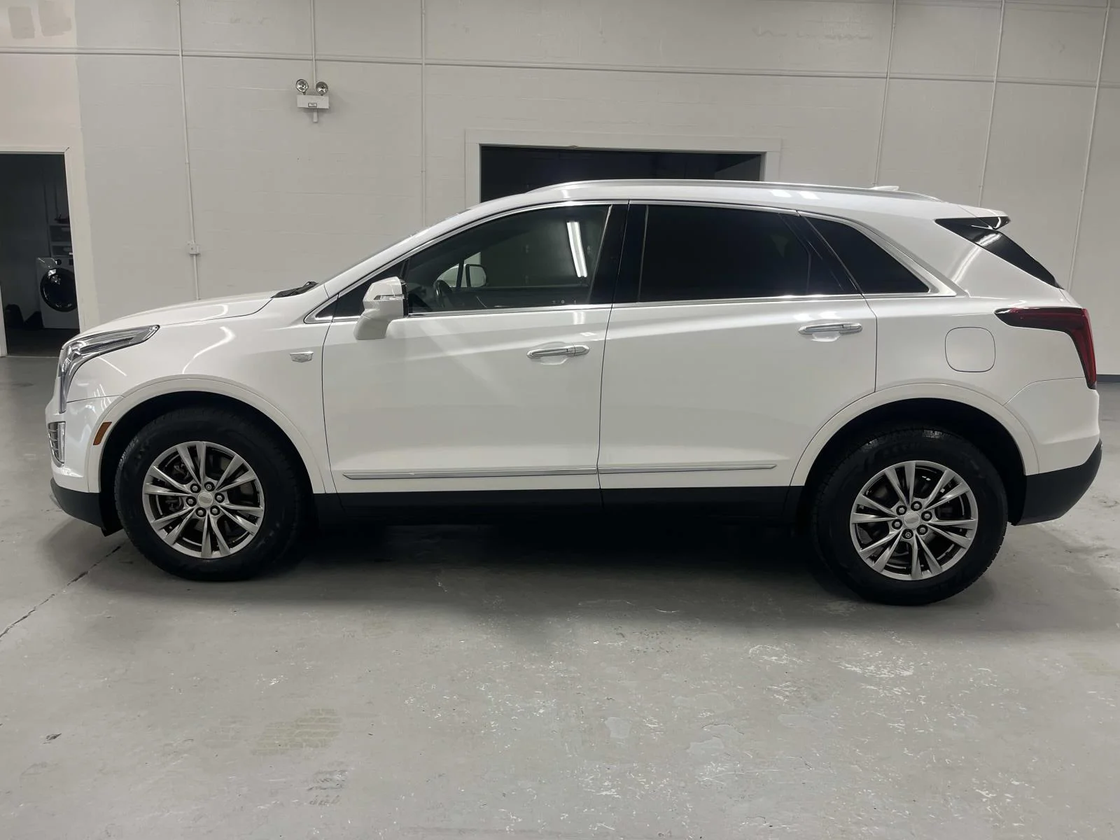 Used 2021 CRYSTAL WHITE TRICOAT Cadillac FWD Premium Luxury image 5