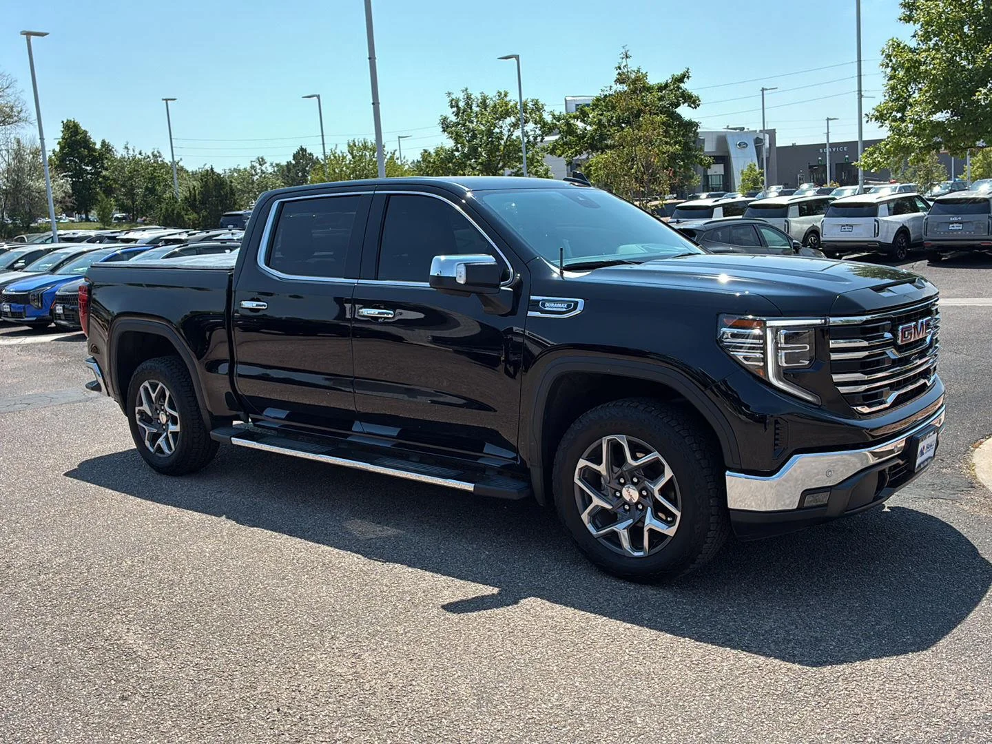 Used 2025 Onyx Black GMC SLT image 4