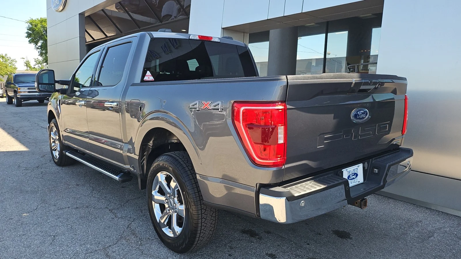 Used 2023 Gray Ford XLT image 3