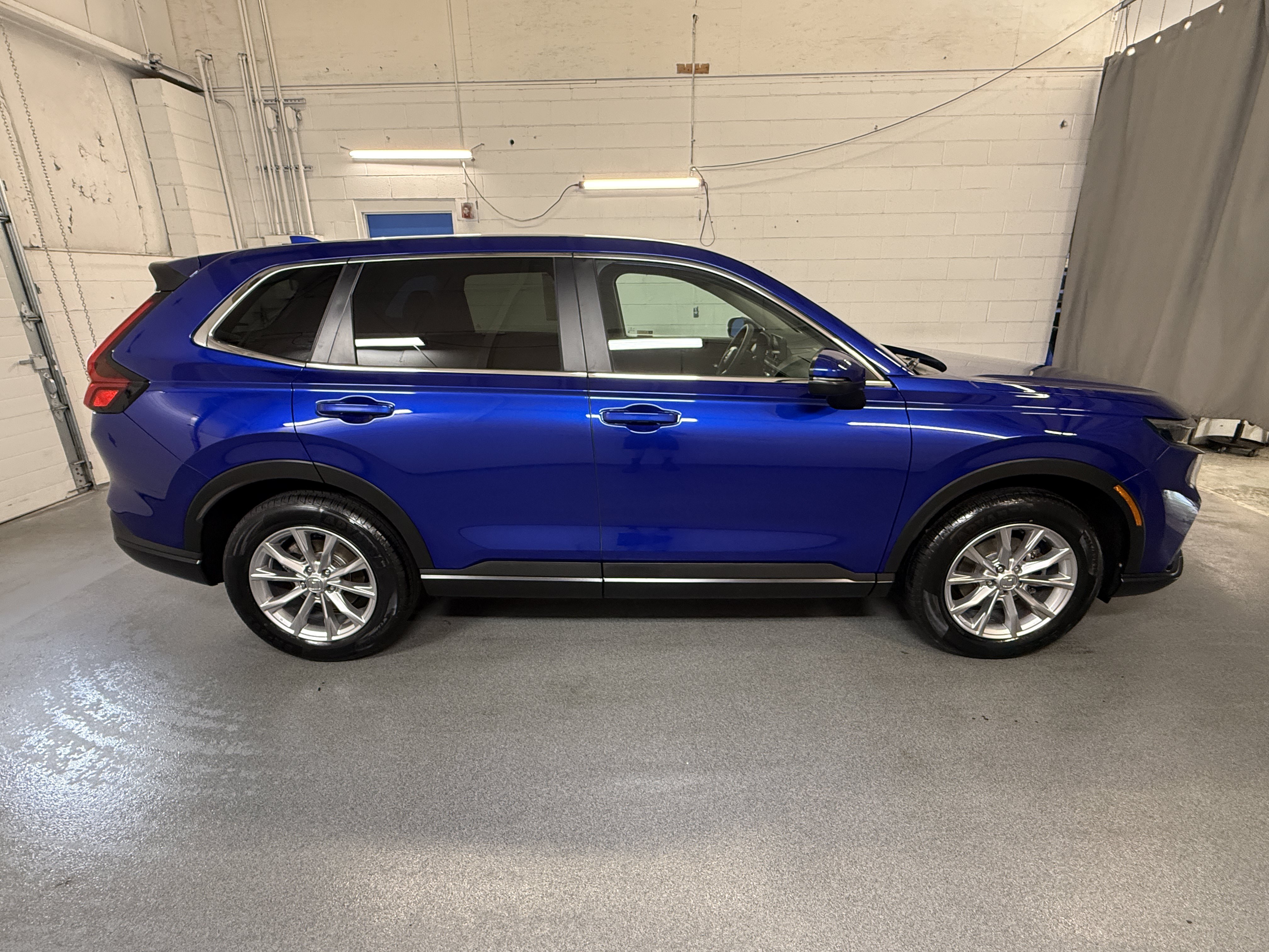 Used 2023 Canyon River Blue Metallic Honda EX image 10