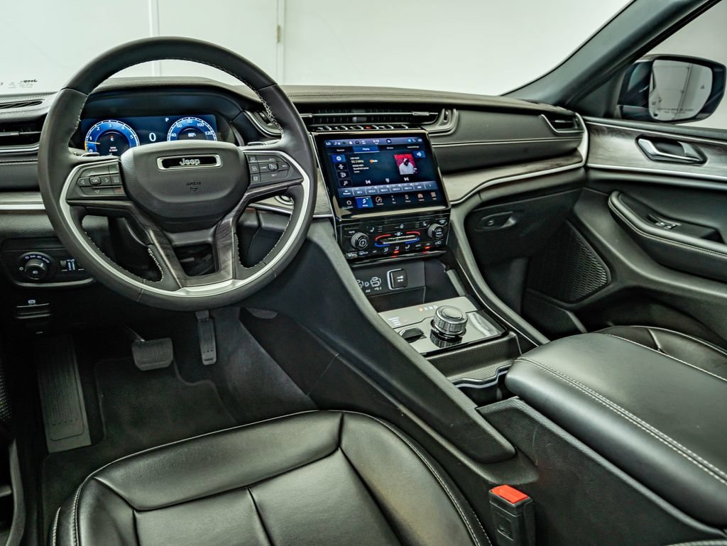 Used 2025 Silver Zynith Jeep Limited image 31