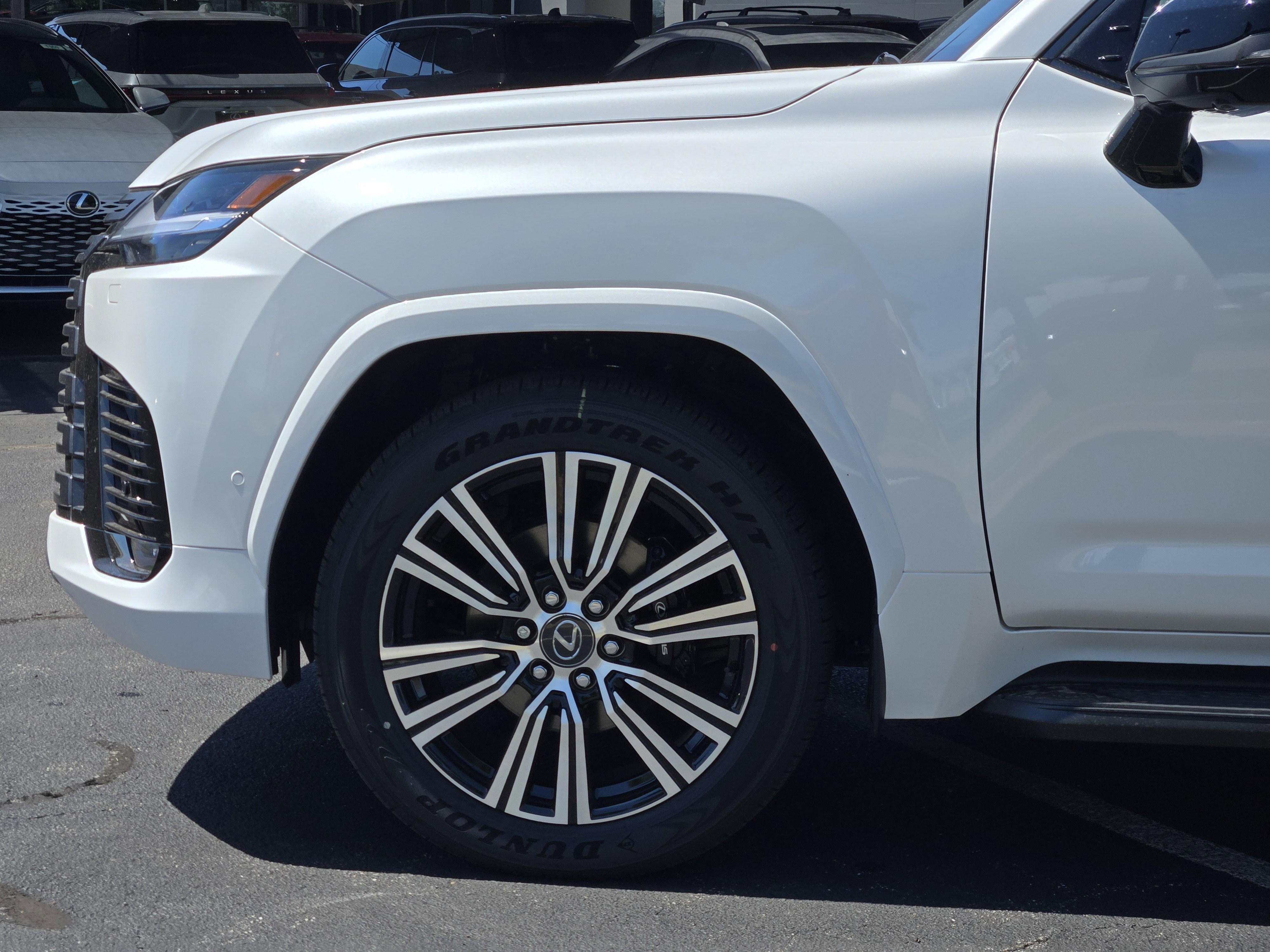 New 2026 Eminent White Pearl Lexus LUXURY image 5