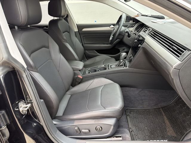 Used 2019 Black Volkswagen 2.0T SE image 26