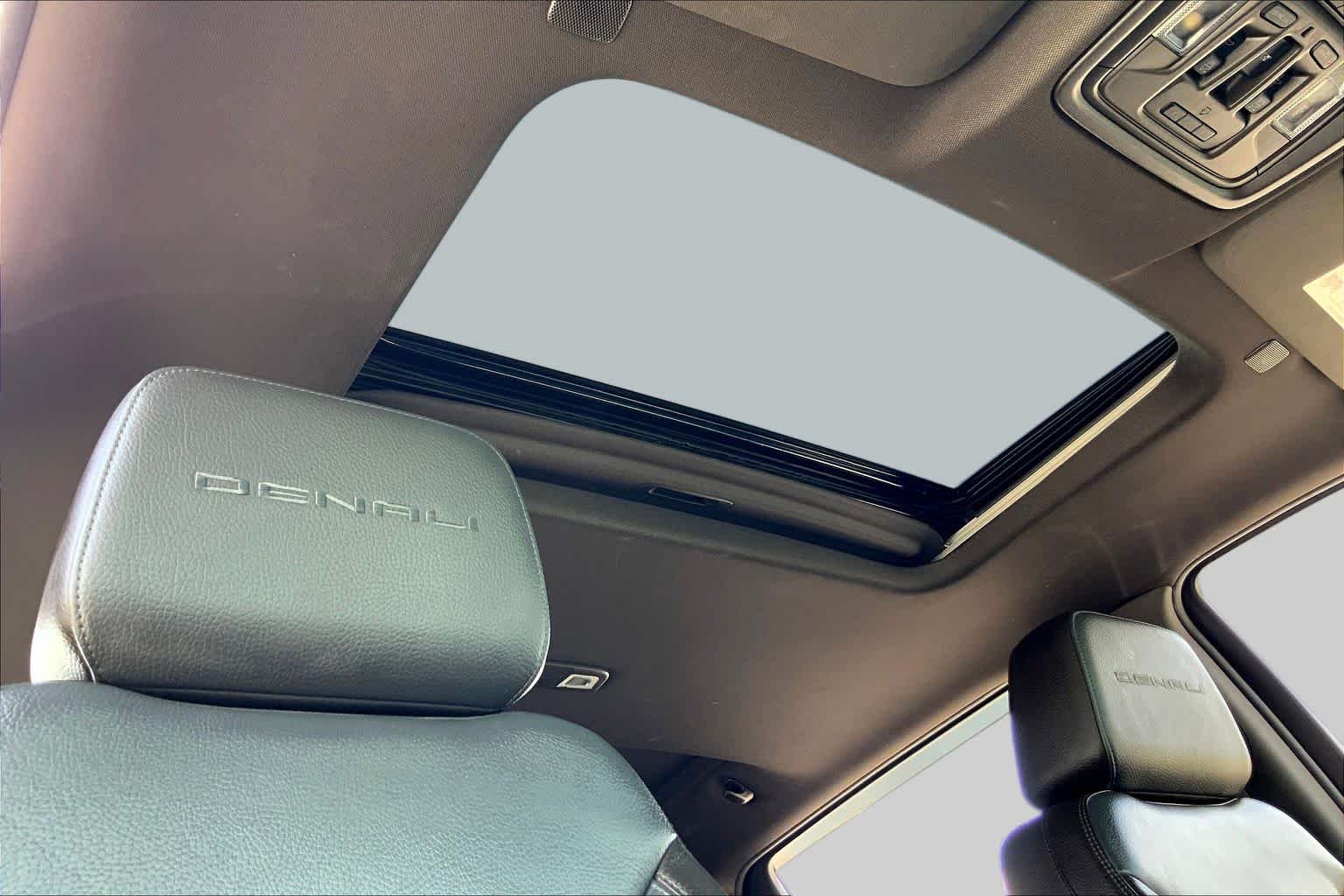Used 2021 White Frost Tricoat GMC Denali image 14