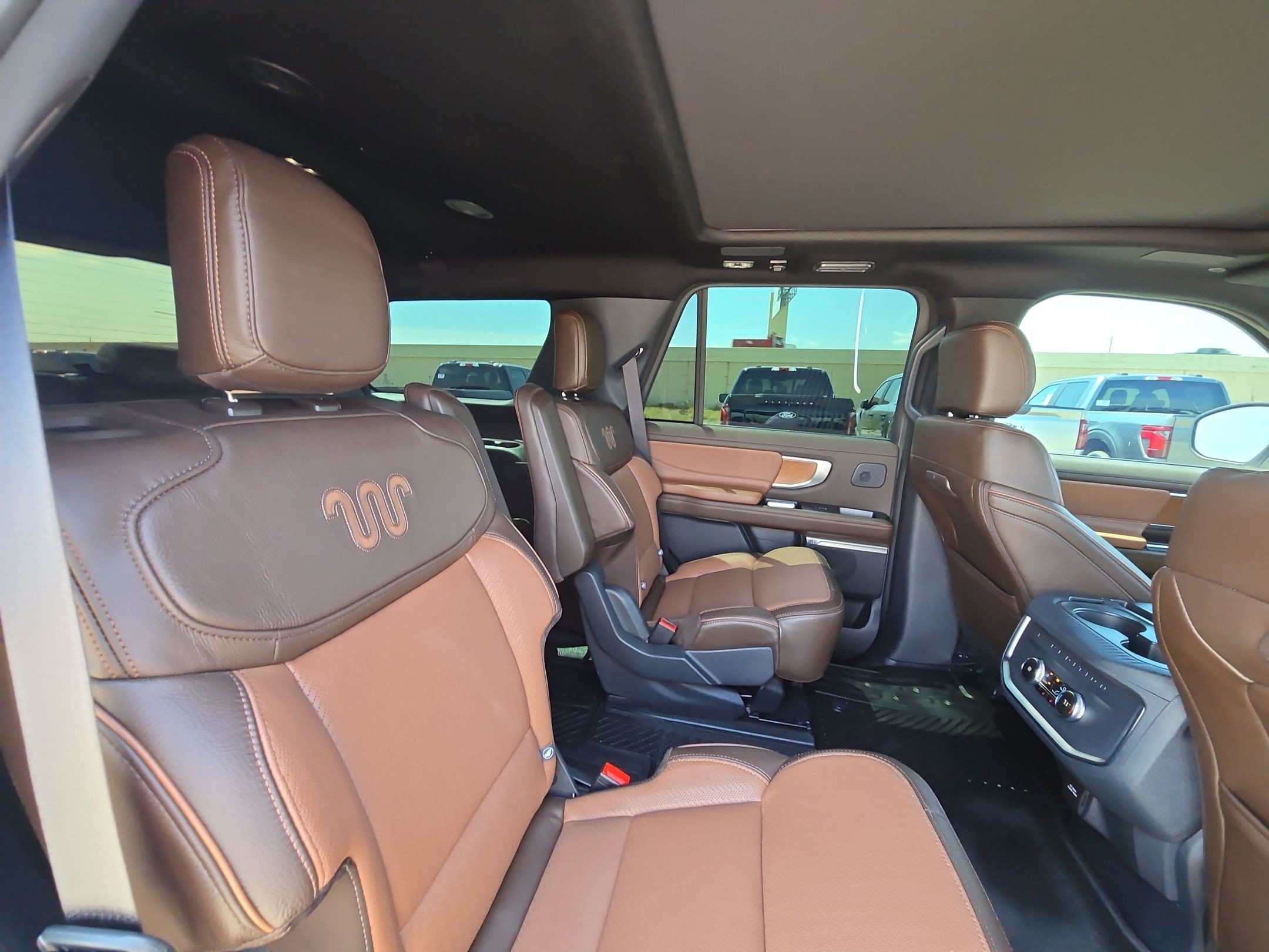 Used 2025 White Metallic Ford King Ranch image 26