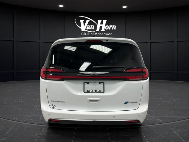 Used 2023 Bright White Clearcoat Chrysler Limited image 6