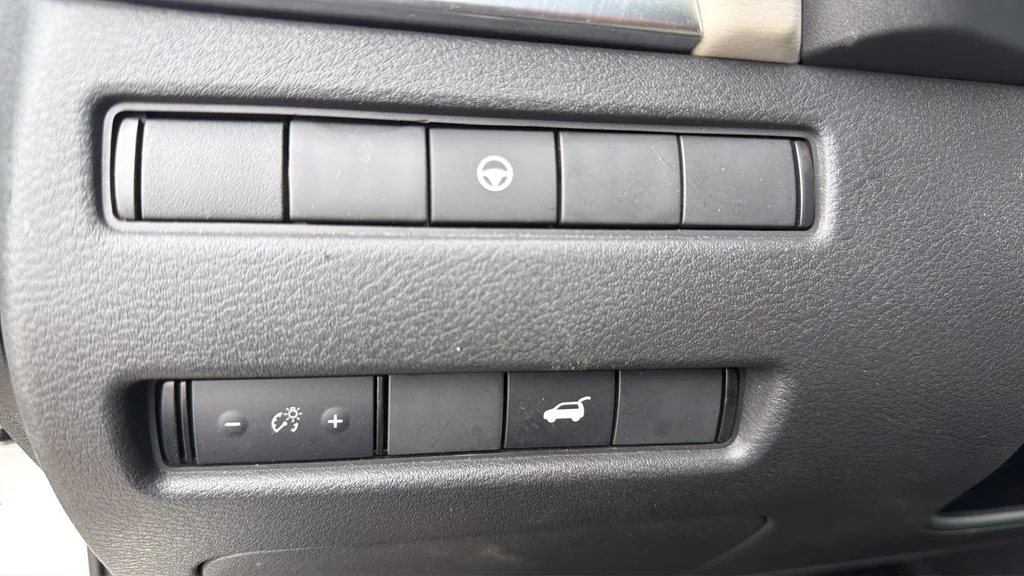 Certified Used 2023 Pearl White Tricoat Nissan SV image 21