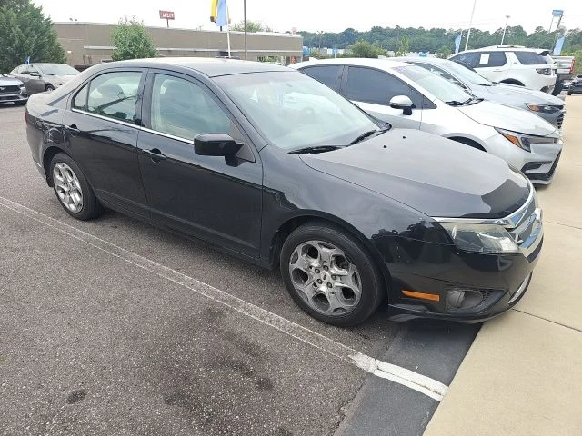 Used 2010 Black Ford SE image 1