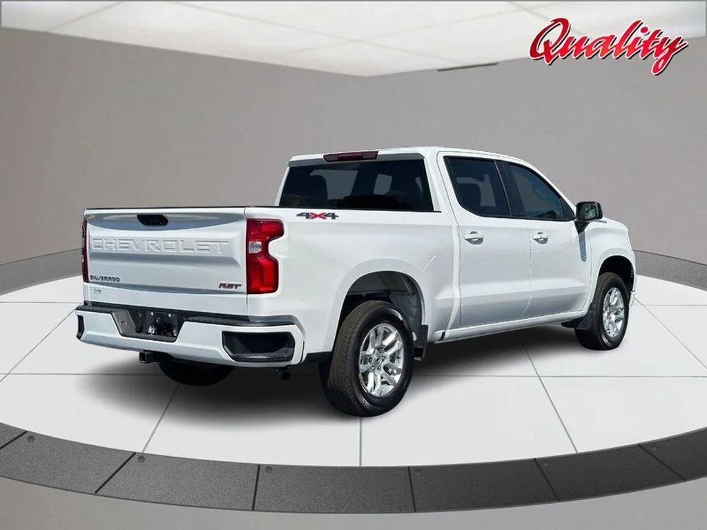 Used 2026 Summit White Chevrolet RST image 3