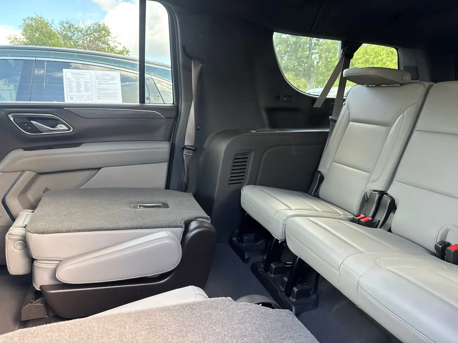 Used 2021 White Frost Tricoat GMC SLT image 20