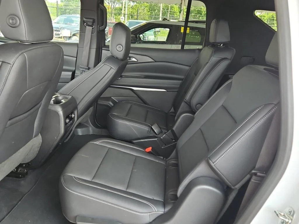 Used 2025 White Chevrolet LT image 10