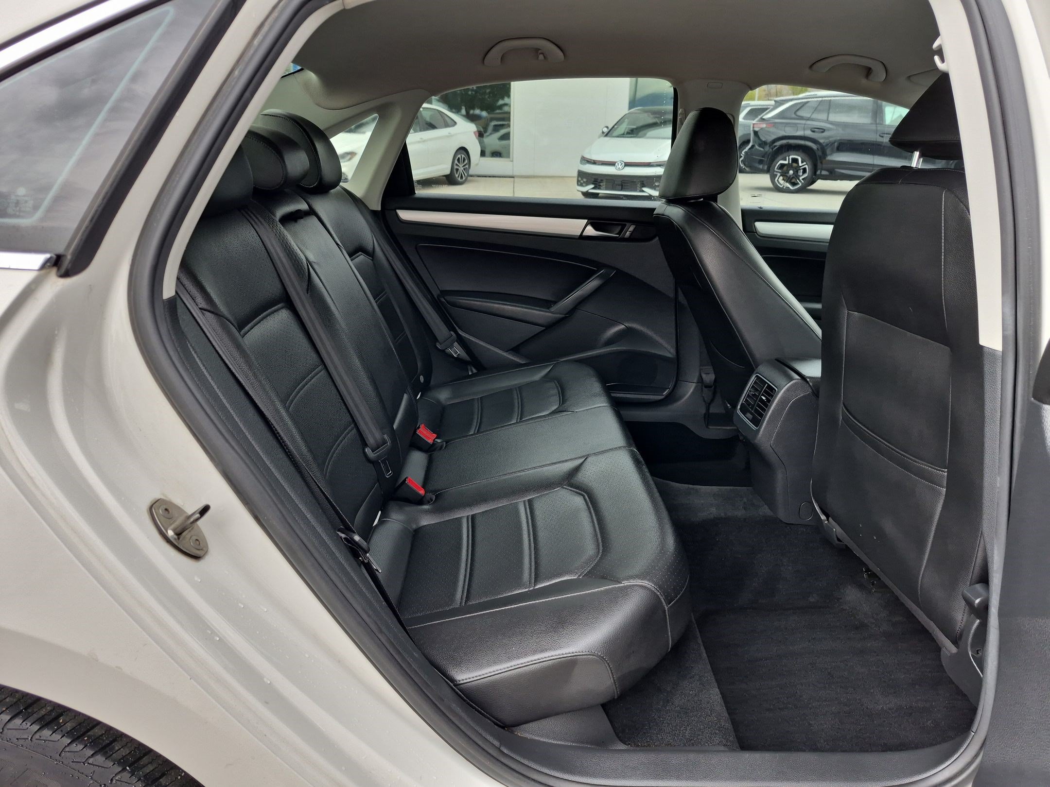Used 2013 Candy White Volkswagen 2.5 SE image 26