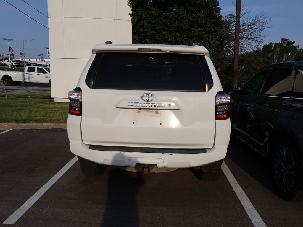 Used 2018 White Toyota SR5 Premium image 6
