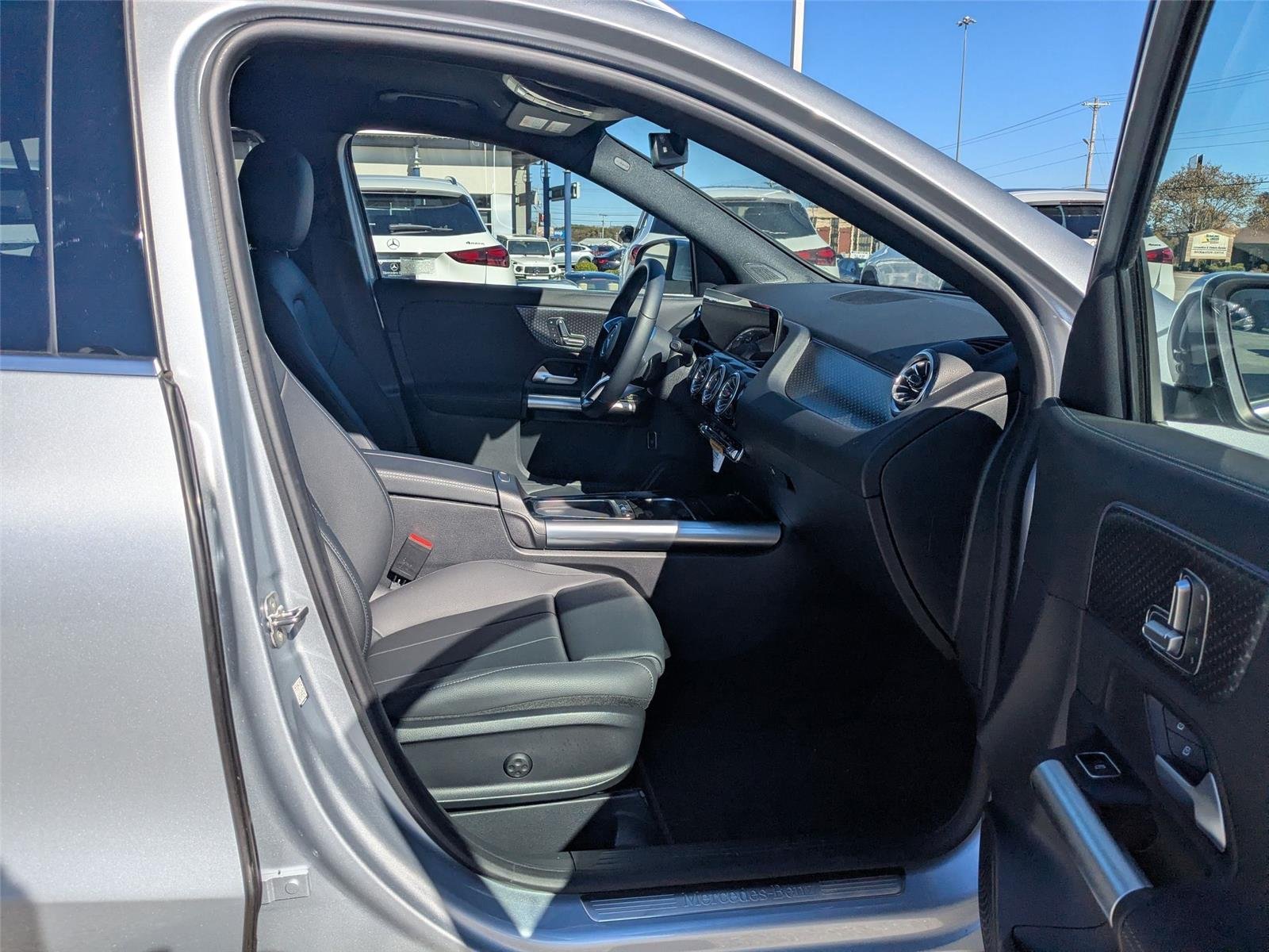 Used 2025 Cirrus Silver Metallic Mercedes-Benz GLA 250 image 32