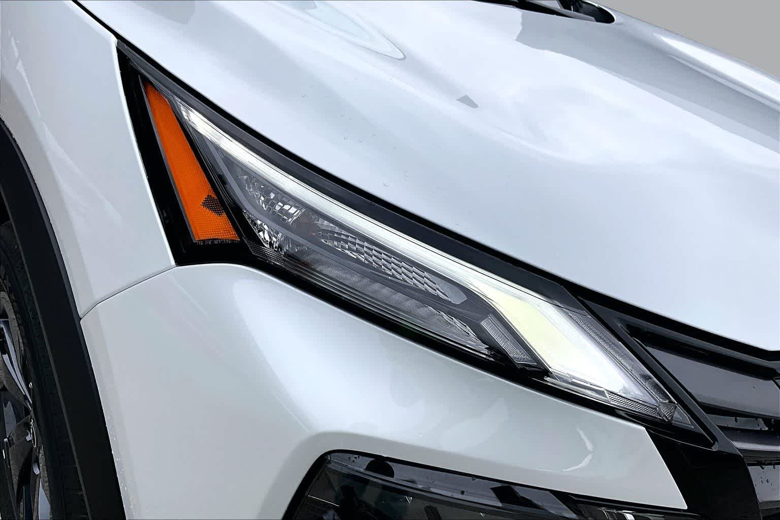 New 2026 Everest White Pearl TriCoat Nissan SV image 18