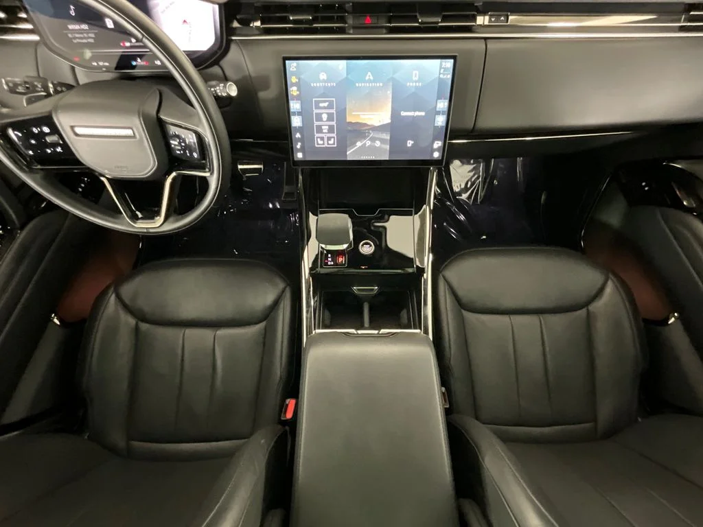 Used 2024 Gray Land Rover Dynamic SE image 14