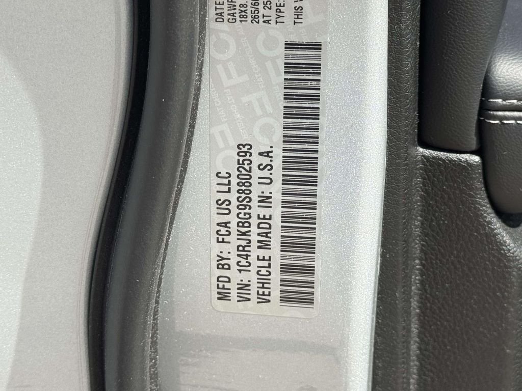 Used 2025 Silver Jeep Limited image 29