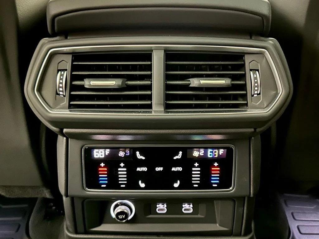 Used 2024 Black Lamborghini S image 22