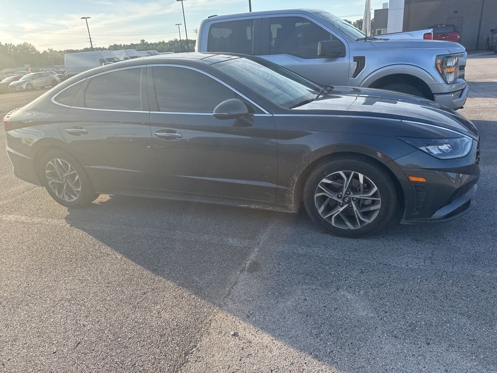 Used 2023 Gray Hyundai SEL image 4