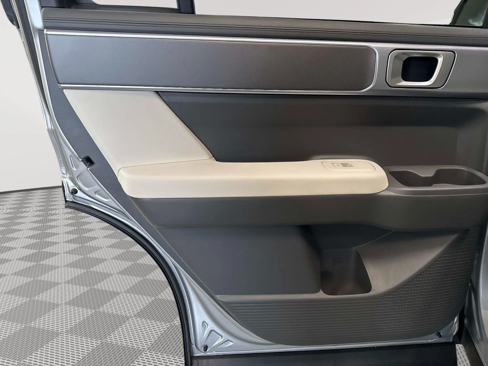 New 2026 Shimmering Silver Hyundai SE image 11