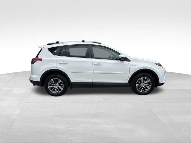 Used 2017 White Toyota XLE image 8
