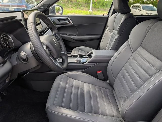 New 2026 Graphite Gray Mitsubishi LE image 4