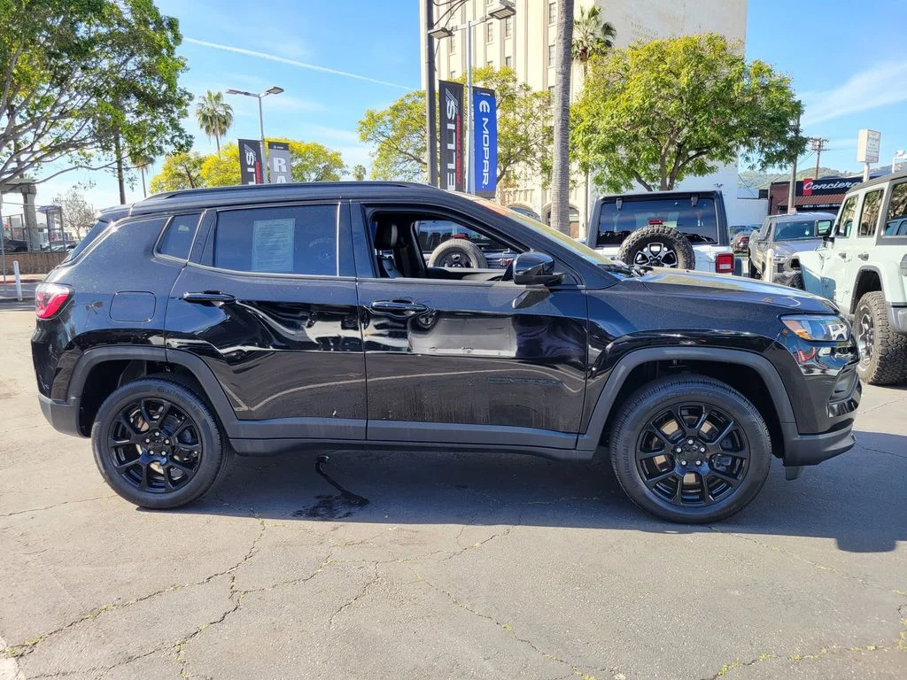 Used 2023 Black Jeep Latitude image 28