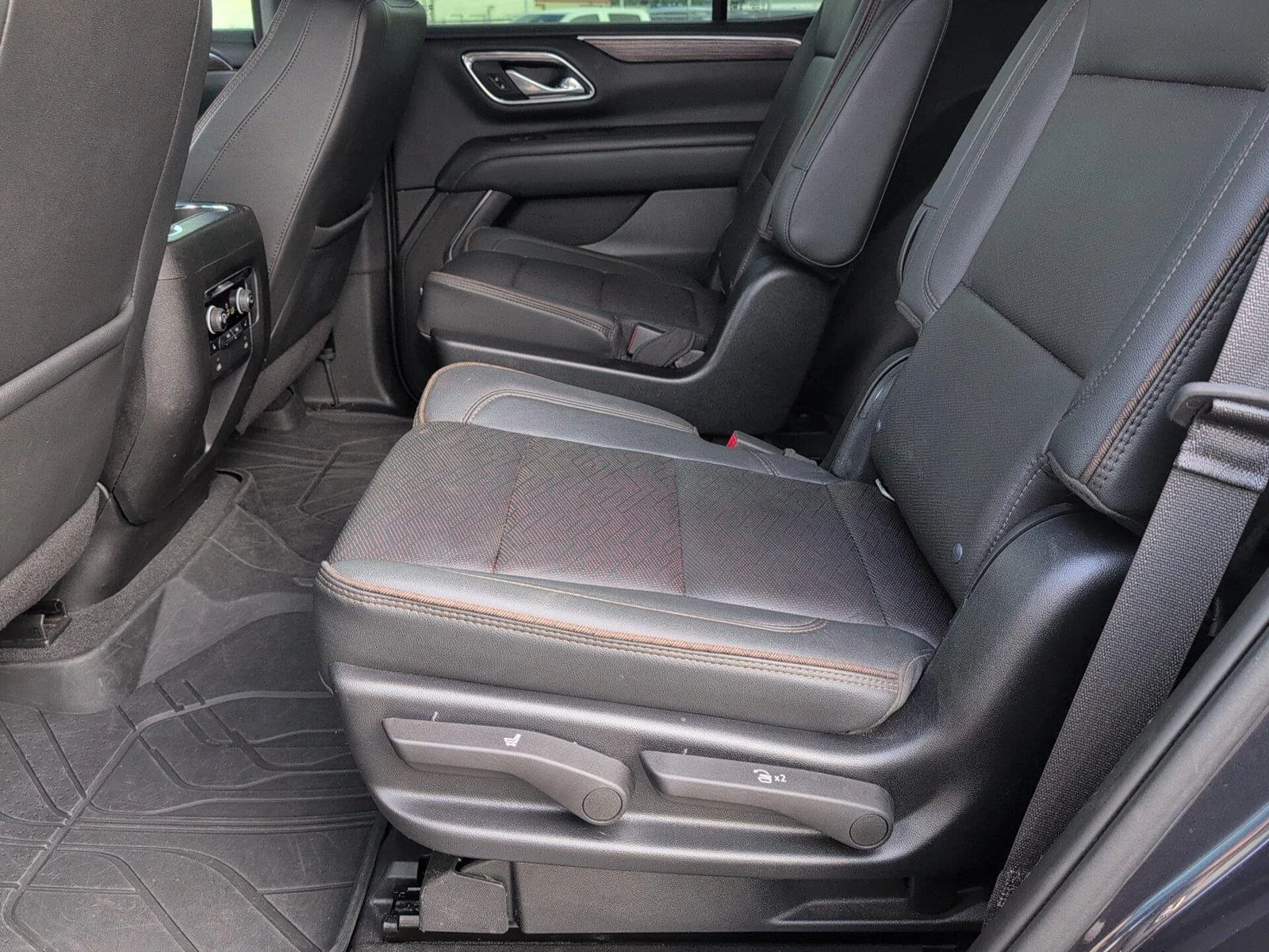Used 2022 Dark Ash Metallic Chevrolet High Country image 33