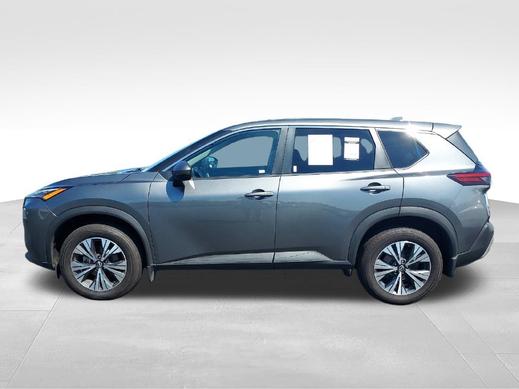 Used 2022 Gray Nissan SV image 2