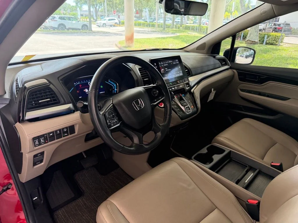 Used 2023 Red Honda Touring image 6