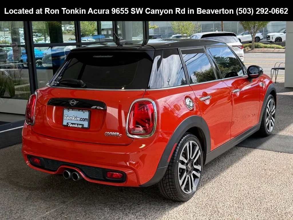 Used 2019 Solaris Orange Metallic MINI Classic image 7
