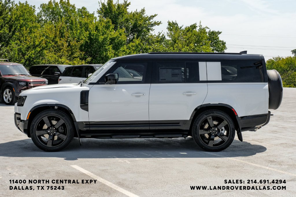 New 2026 Fuji White Land Rover X-Dynamic SE image 9