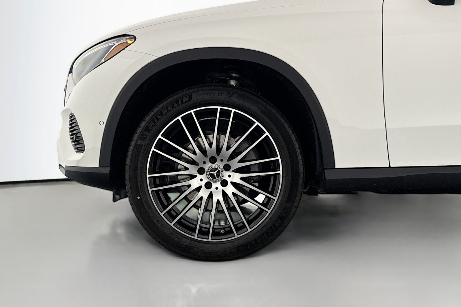 New 2026 Polar White Mercedes-Benz GLC 300 SUV image 9