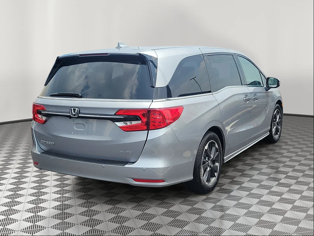 Certified Used 2024 Lunar Silver Metallic Honda Elite image 4
