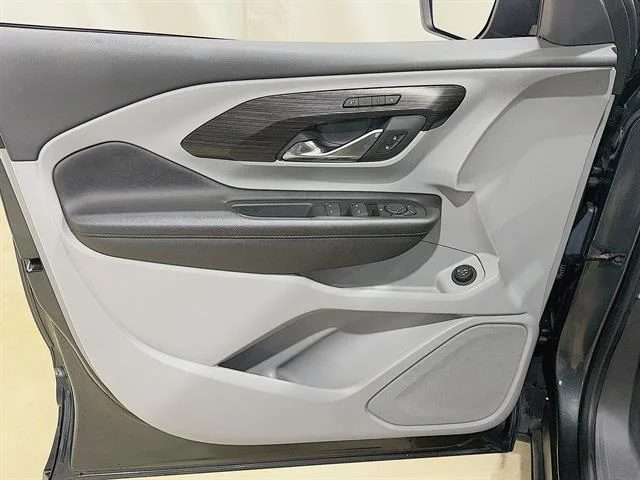 Used 2018 GRAPHITE GRAY METALLIC GMC SLT image 20