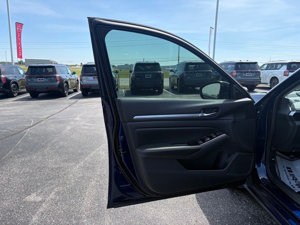 Used 2024 Blue Nissan 2.5 SR image 10