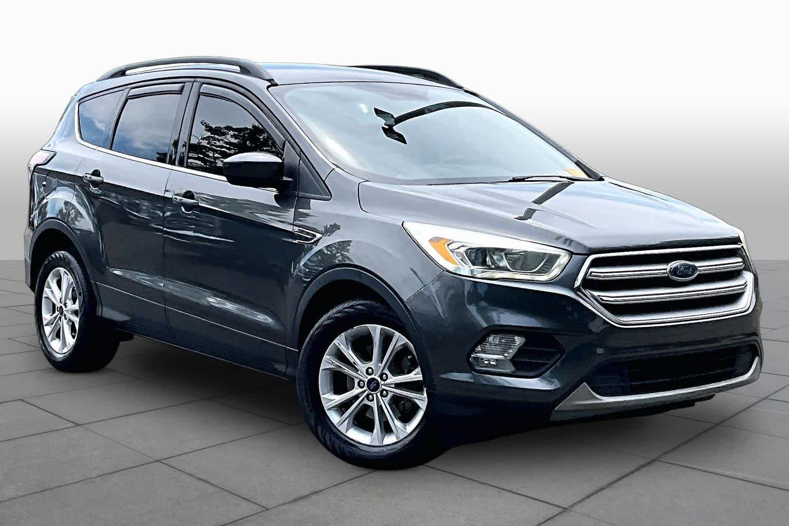 Used 2017 Magnetic Ford SE image 3
