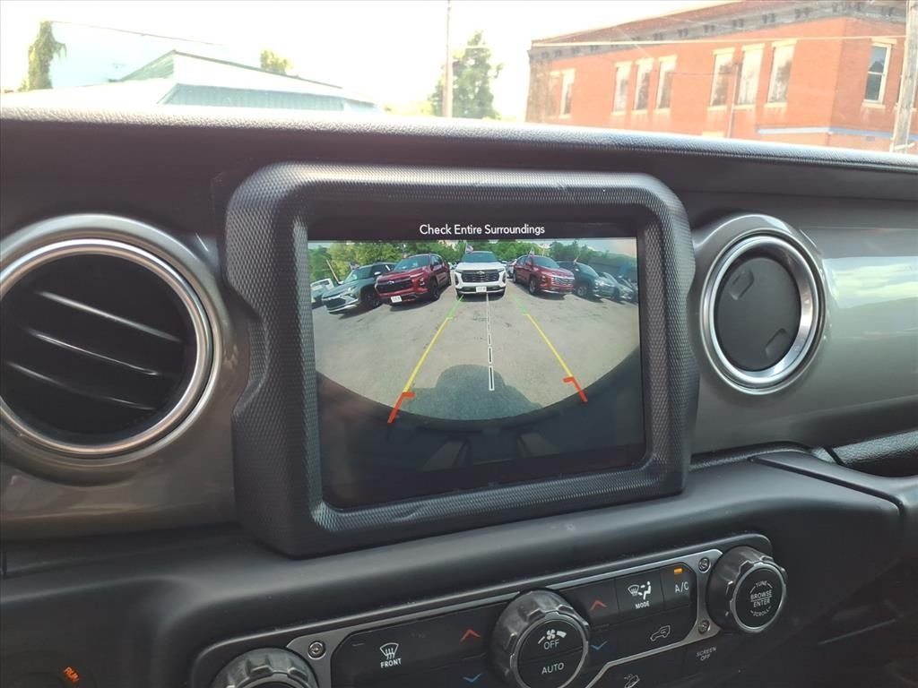Used 2018 Red Jeep Unlimited Sahara image 22