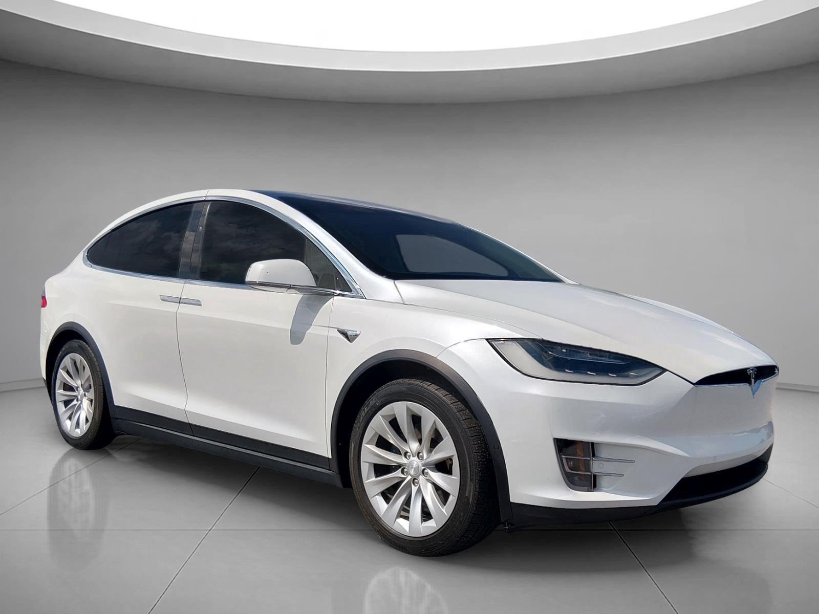 Used 2017  Tesla 90D image 7