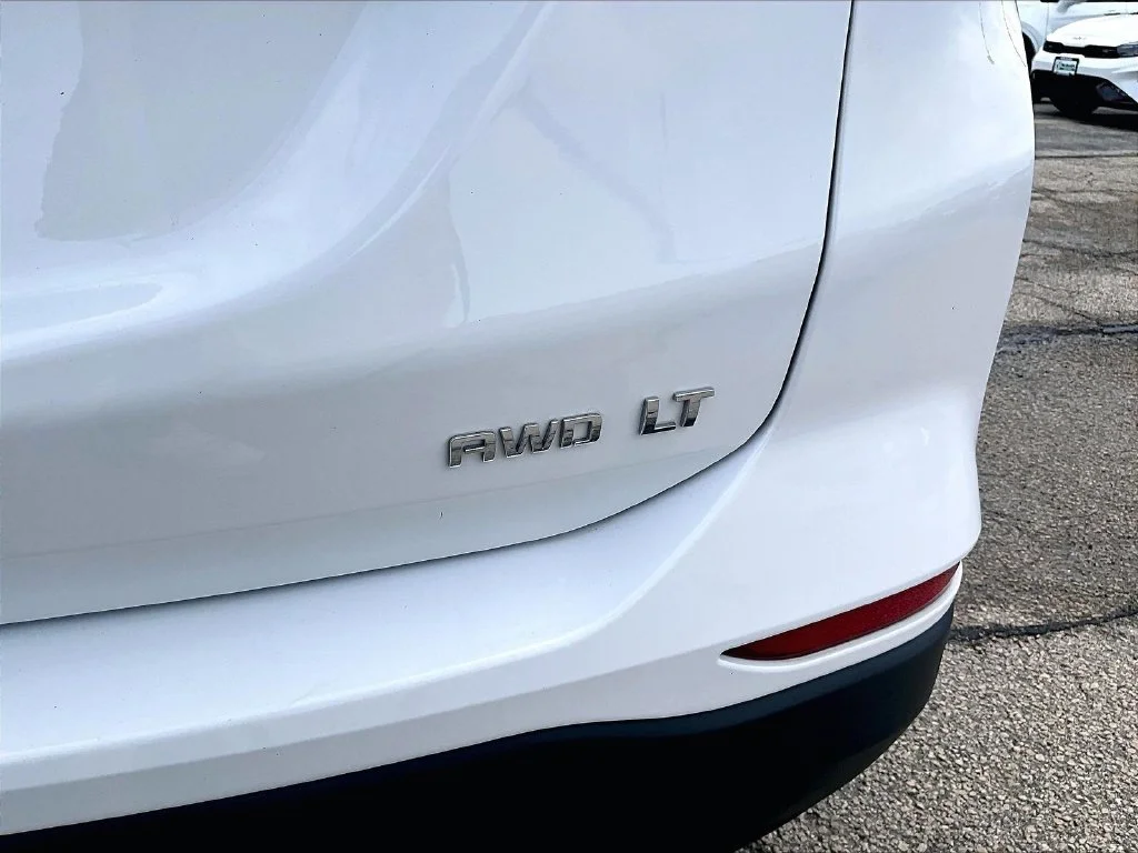 Used 2024 White Chevrolet LT image 28