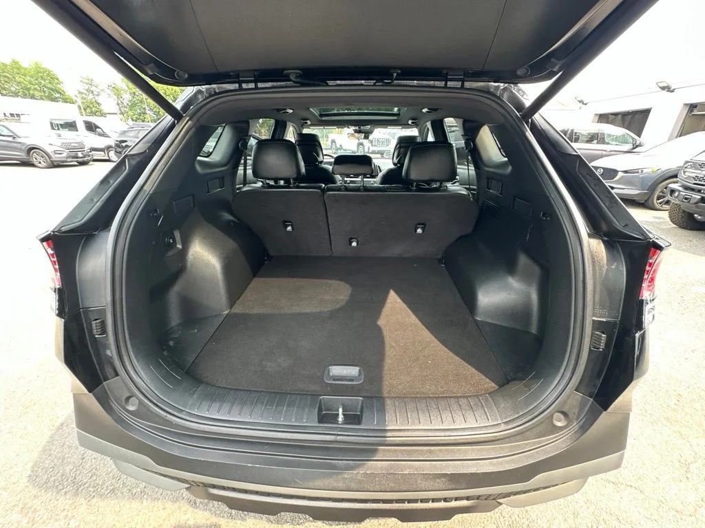 Used 2023 Black Kia X-Line image 28