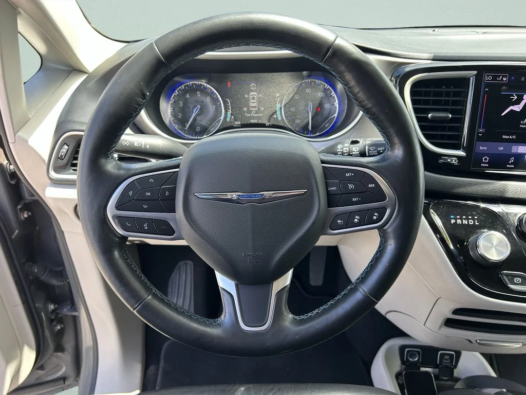 Used 2021 White Chrysler Touring L image 32