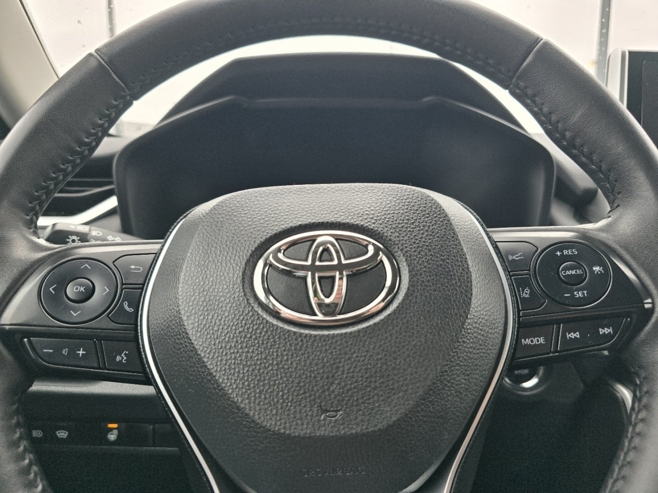2025 Toyota RAV4 XLE - Photo 24
