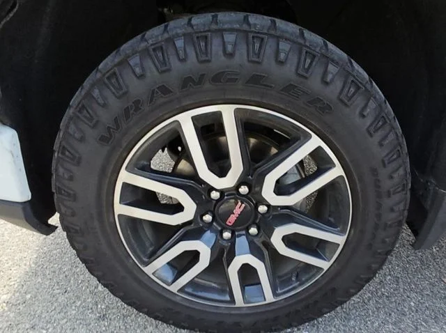 Used 2022 White GMC AT4 image 7