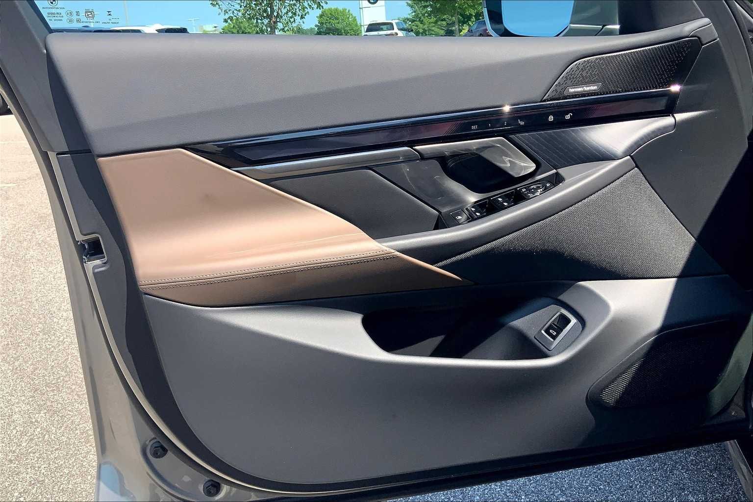 New 2026 Oxide Grey Metallic BMW eDrive40 image 10